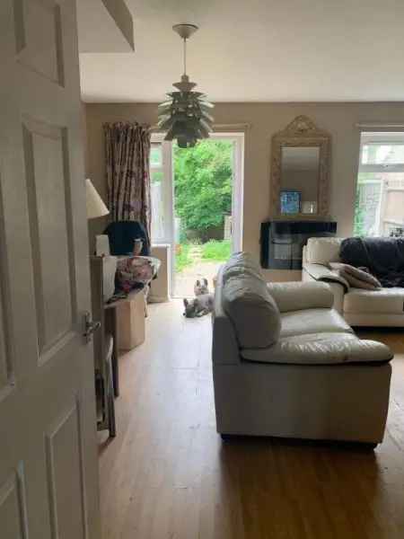 House For Rent in Reigate and Banstead, England