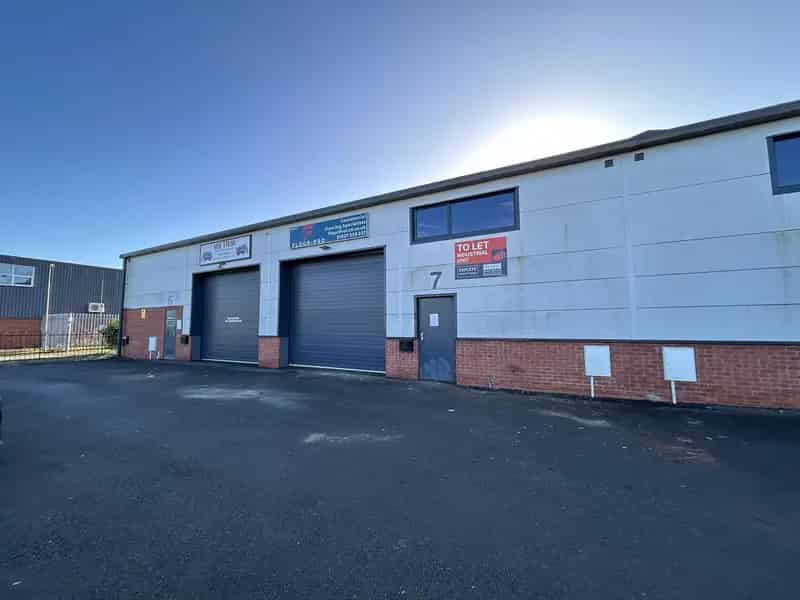 Redditch Town Centre Modern Unit - Excellent Transport Links