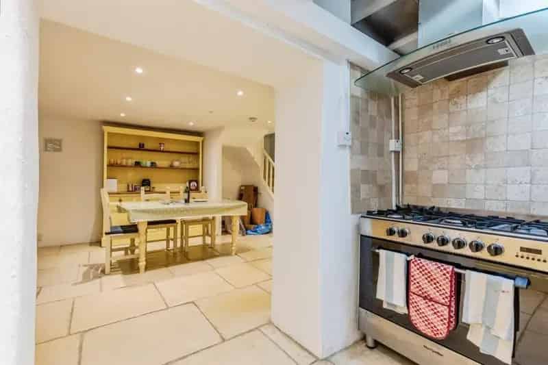 3 Bedroom Terraced House for Sale in Clifton Village