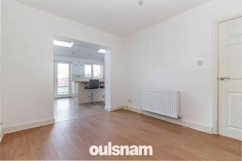 3 Bedroom Link Detached House For Sale No Chain