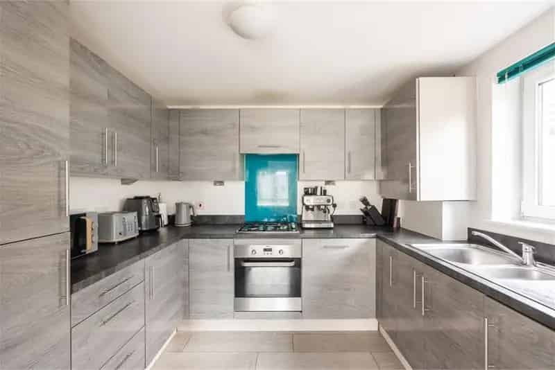 2 Bed Flat - Ground Floor with 1 Reception Room