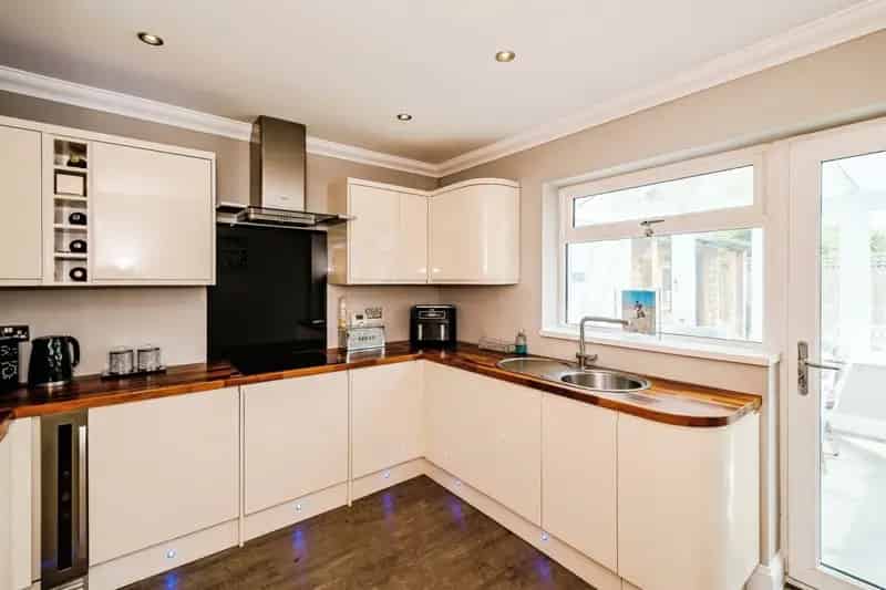3 Bedroom Detached Bungalow in Lancing