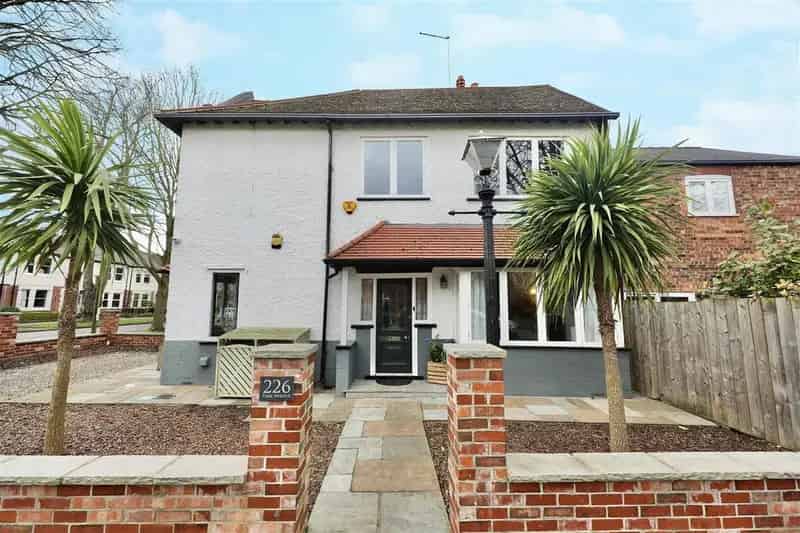 4 Bedroom End of Terrace House for Sale