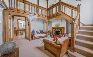 Charming 4-Bedroom Family Home Near Coast