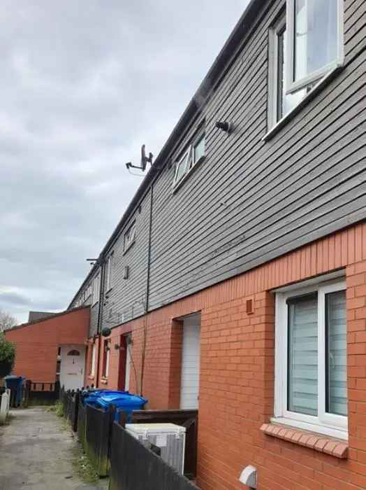 3 Bed House Murdishaw Close to Schools and Amenities