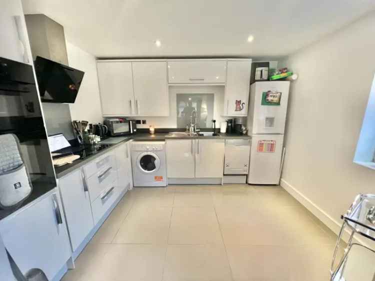 2 Bedroom Apartment near Brentwood High Street and Station