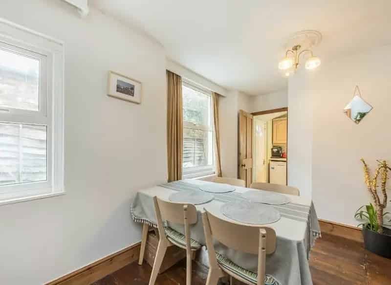 3 Bedroom House with Garden and Loft Storage