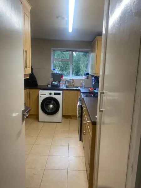 2 Bedroom Flat near Brookfield Centre