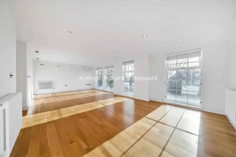 Two Bedroom Apartment Near Bromley Town Centre