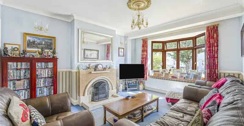5 Bedroom 1930s House for Sale - Large Garden & Garage
