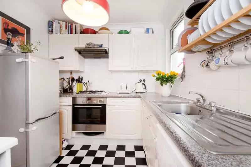 2 Bed Flat for Sale - Spacious Apartment with Extension Potential