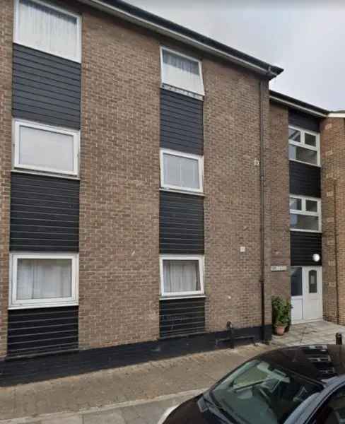 Flat For Rent in Tendring, England