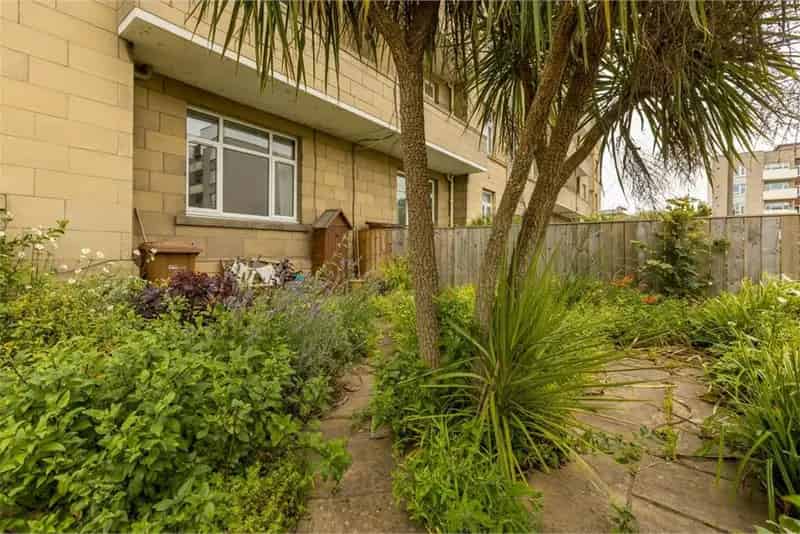 2 Bed Flat Ground Floor Morningside Private Garden Modern Kitchen