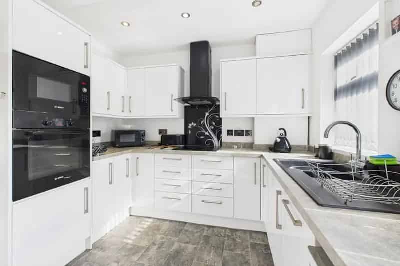 3 Bed Freehold House Near Amenities