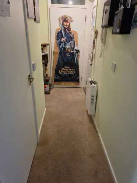 1 Bedroom Ground Floor Flat New Windows Quiet Area Communal Gardens
