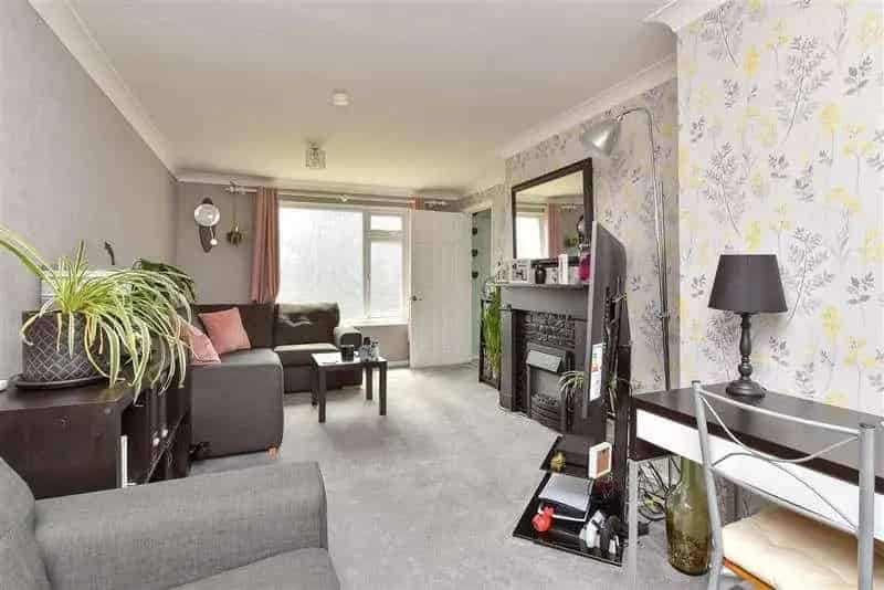 2 Bed House for Sale Near Brighton