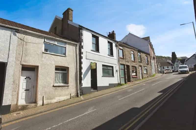 4 Bedroom Cluster House Near Public Transport