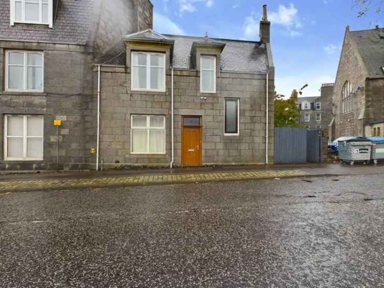 4 bedroom end of terrace house for sale