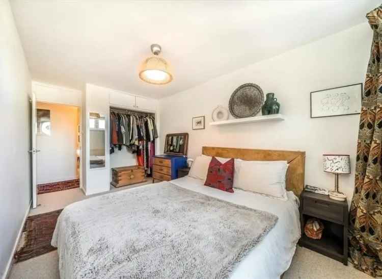 Refurbished 2-Bed Duplex Apartment Near Hackney Central