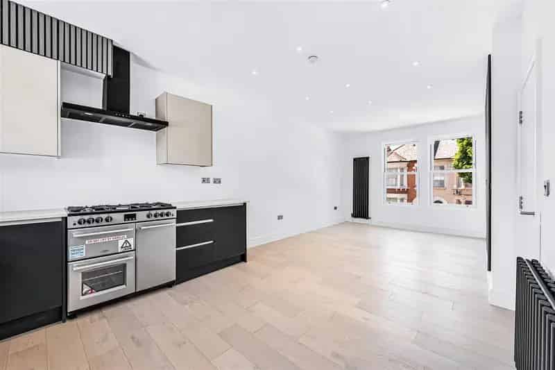 3 Bedroom Flat House to Rent