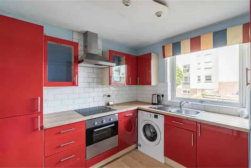 2 Bed Flat - First Floor with 1 Reception Room