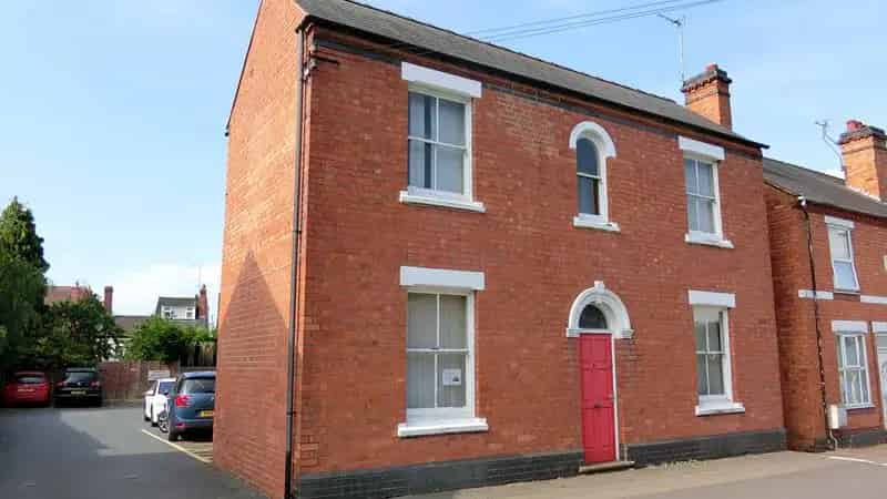 Town Centre Detached Office Building 1030 sq ft 8 Parking Spaces