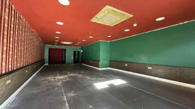 Ground and Basement Commercial Unit - Barber Shop Conversion