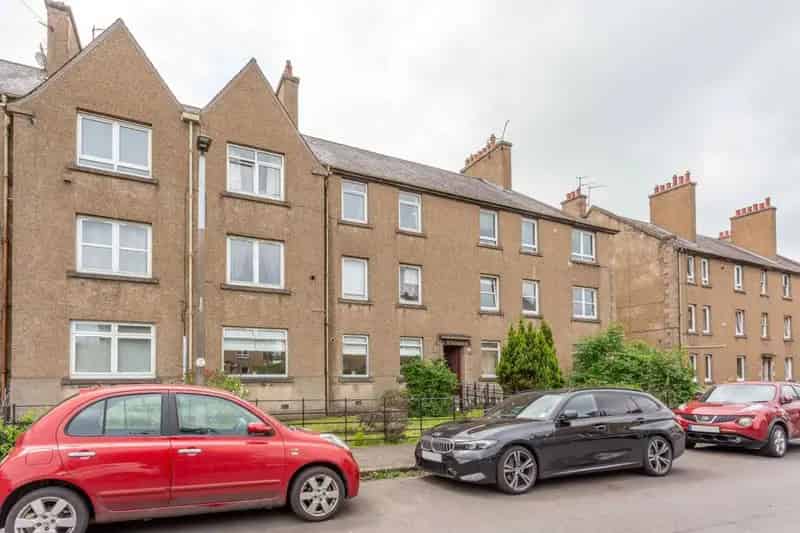 3 Bedroom Ground Floor Flat for Sale