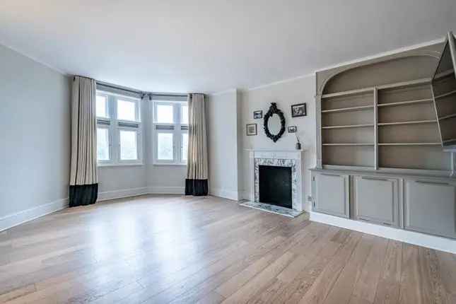 Flat to rent in Kensington High Street, London W8