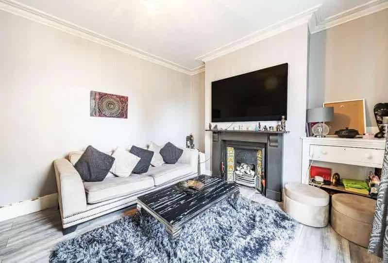 5 Bed House for Sale with Annex and Large Garden