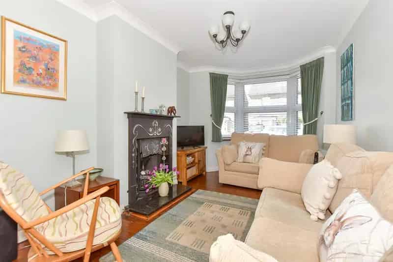 2 Bedroom Terraced House For Sale Near Romford Station