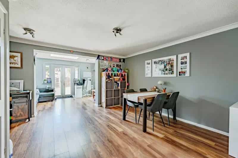 3 Bed Semi-Detached House Crawley Down
