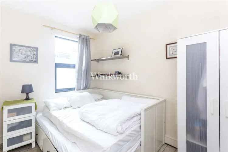 2 bedroom house in London