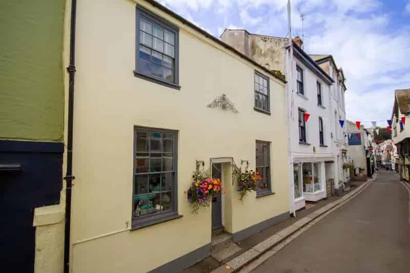 3 Bedroom Terraced House For Sale  Waterside Grade II Listed Property