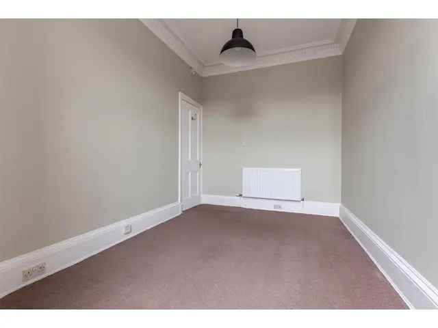 2 Bedroom Flat for Sale in Haymarket Edinburgh