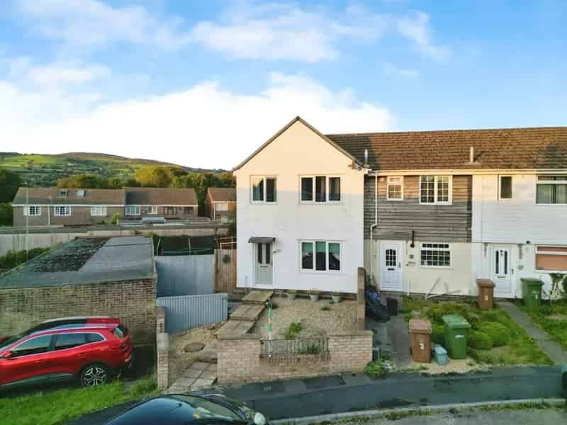 3 Bedroom End Terrace House Mornington Meadows