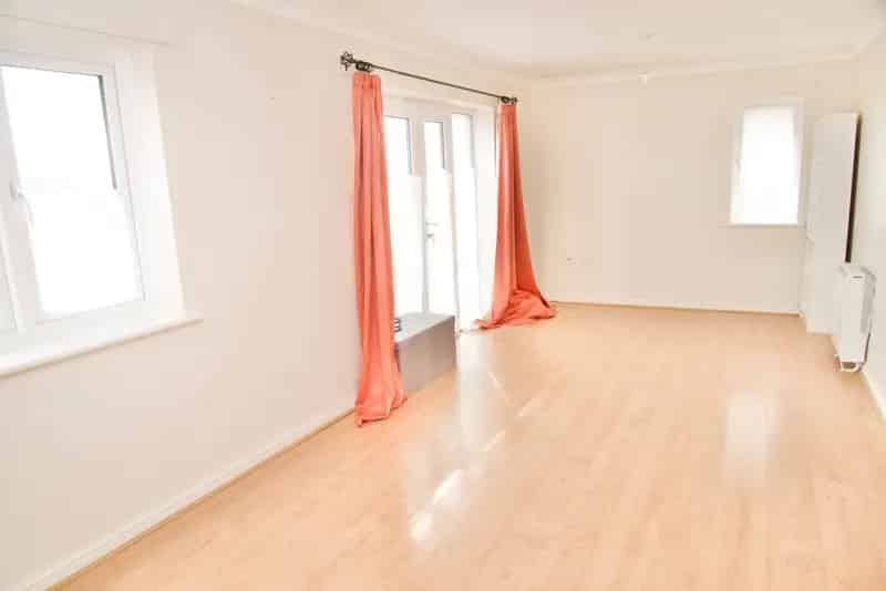 2 Bedroom Apartment House to Rent