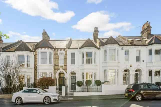 Four Bedroom Terraced House for Sale in London SW12