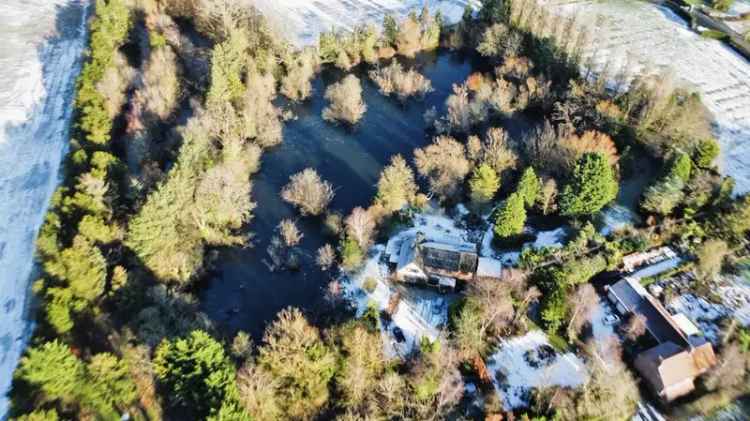 5 Bedroom Detached House with Fishing Lakes and Extensive Grounds