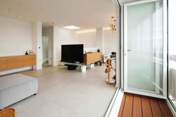 3 Bedroom Seafront Duplex Apartment Brighton