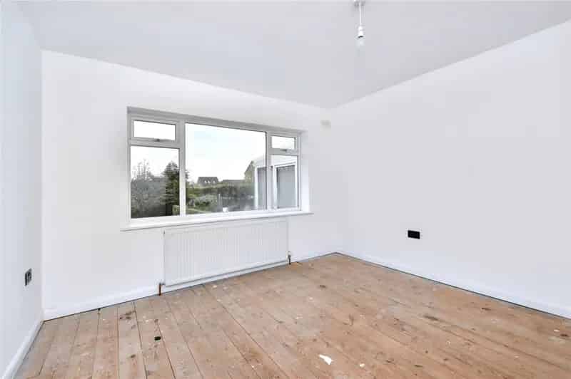 Modern 2-Bed Semi-Detached Bungalow with Off-Street Parking