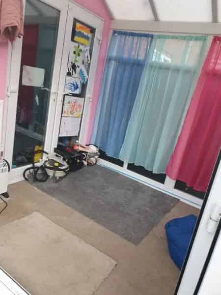 End of Terrace House Huge Garden New Kitchen Bathroom