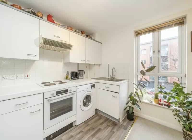 Modern 2-Bed Apartment near Battersea Power Station - Chain Free