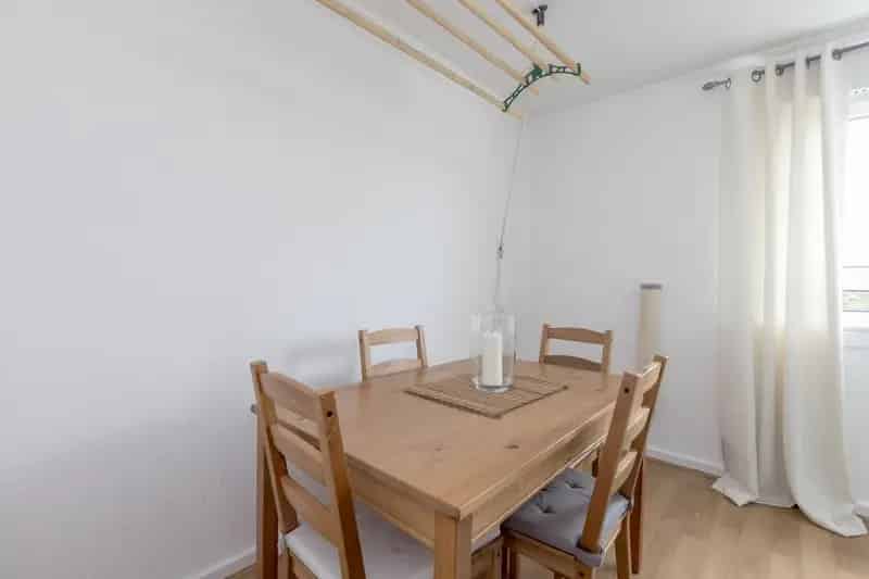 2 Bedroom Flat for Sale in Firrhill