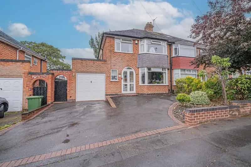 3 Bedroom House for Sale Near Amenities and Schools
