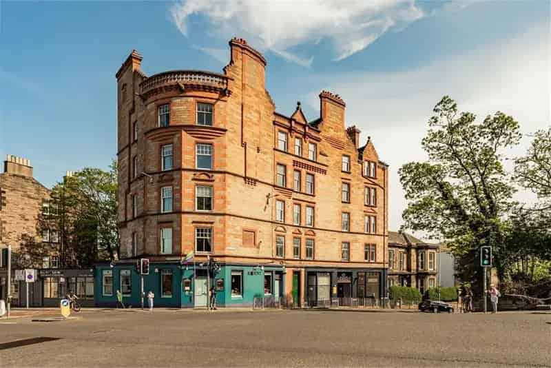 2 Bed Flat Fourth Floor with 2 Reception Rooms Stunning Arthur's Seat Views