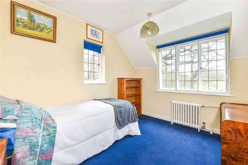 5 Bedroom Detached House Near Bedales School
