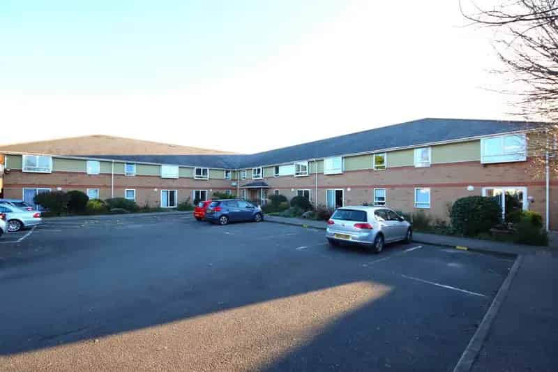 1 Bedroom Retirement Apartment Romsey Ground Floor Gardens