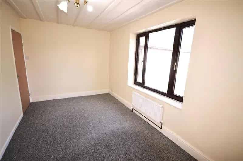 1 Bedroom Flat to Rent Near Shops and Transport
