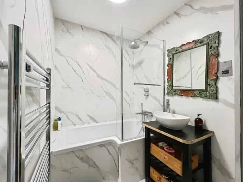 2 bedroom House
 To Let 
Total Size: 926 SQ FT